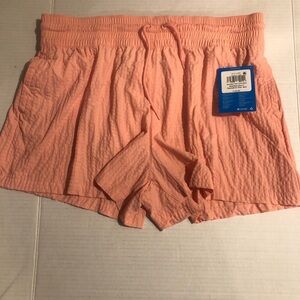 Columbia Women’s Size L Boundless Trek Active Short Regular Fit 3" Inseam pink